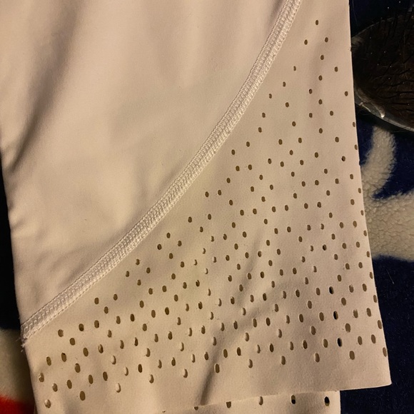 Lululemon White Anew Crop size 8 - Picture 3 of 6